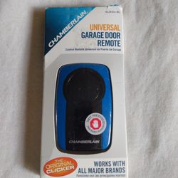CLICKER CHAMBERLAIN INIVERSAL GARAGE DOOR REMOTE WORKS WITH ALL MAJOR BRANDS