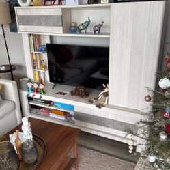 Entertainment Unit/ Tv Stand 