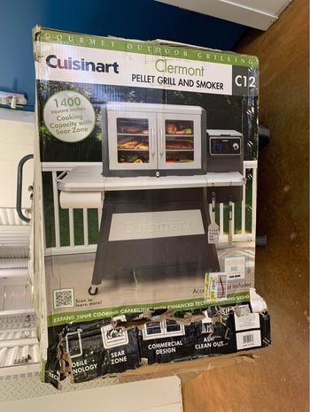 New In Box Cuisinart CGWM-080 Clermont Pellet Grill & Smoker 8-in-1 - Box Dammage/Corner See Pics