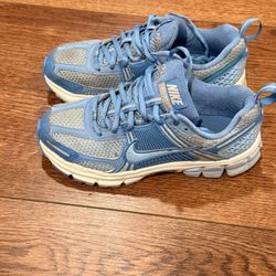 Nike Shoes Youth Light Worn Great Conditions  Size 3y