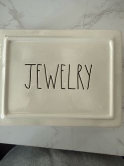 Jewelry box