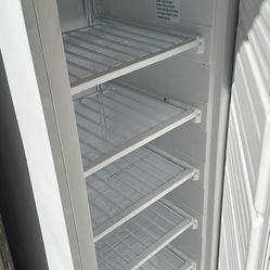 Uoright Magic Chef Freezer