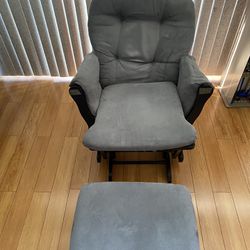 Rocking Chair With Ottoman $100