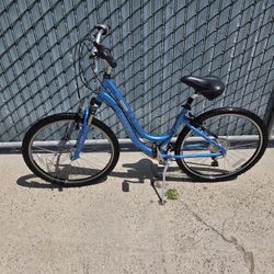 Trek Navigator 3.0 Hybrid Mountain Bike 