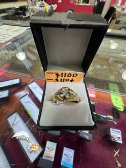 Gold Ring with Diamond Cluster