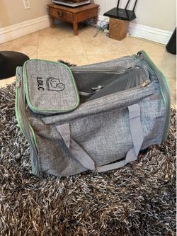 Soft sided travel pet carrier, like new!
