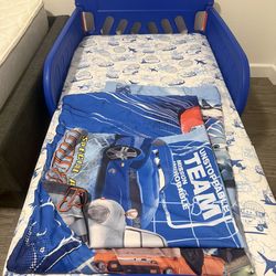 Toddler bed