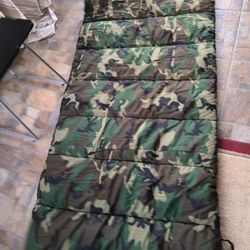 Dupont Hollofil 807 Camouflage Sleeping Bag
