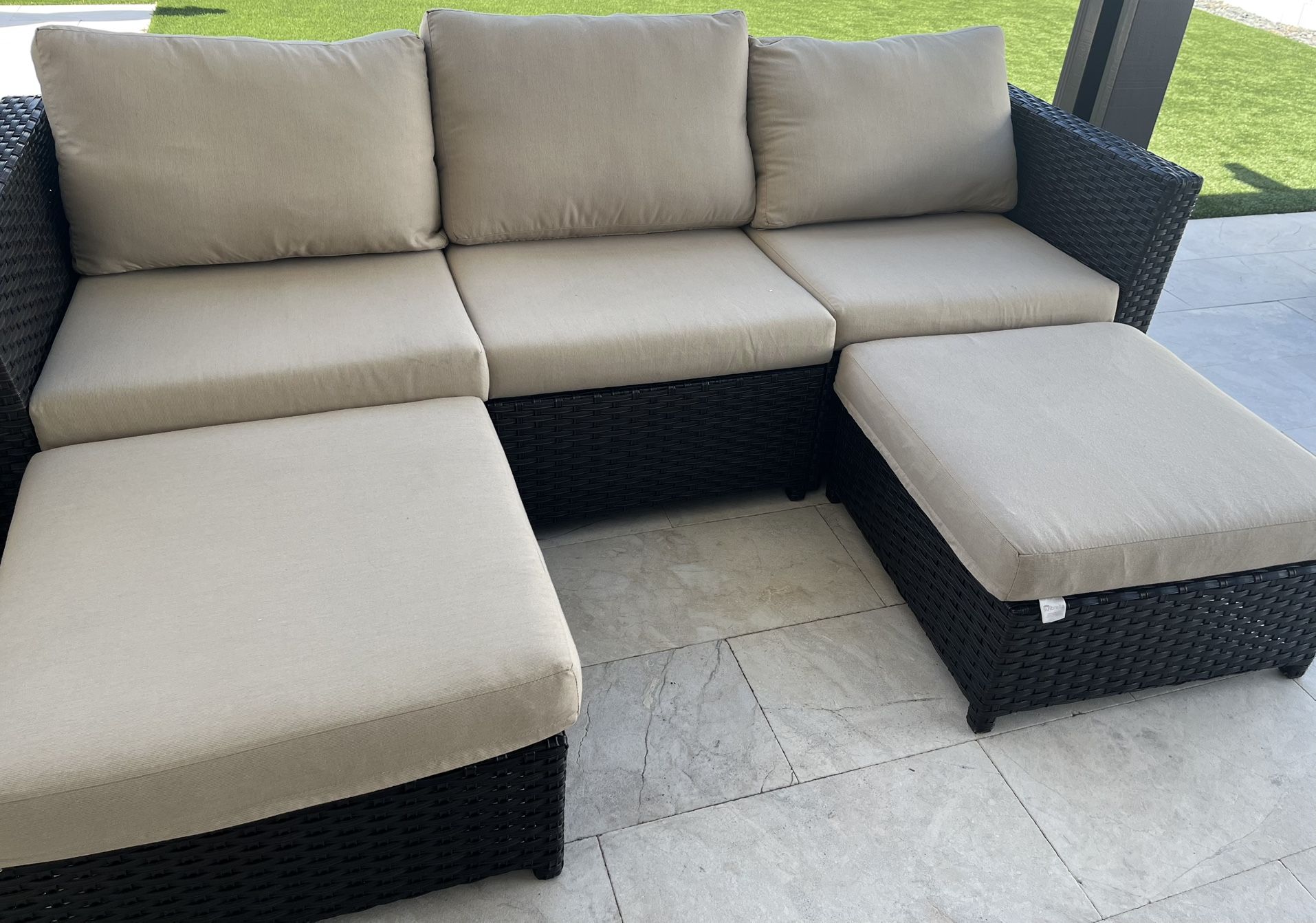 PATIO SET- With SUNBRELLA CUSHIONS. Sofa, Loveseat, Chair, Table & 2 Ottoman All In GREAT LIKE NEW CONDITION.
