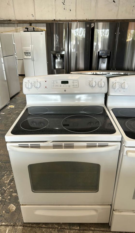 GE Electric Stove White - GlassTop, Large Capacity