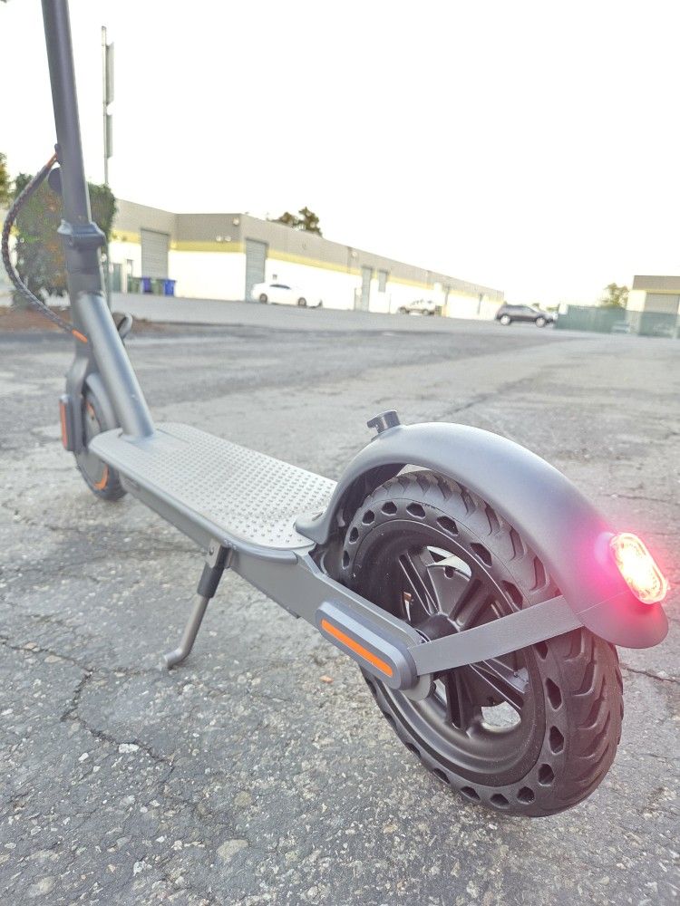 Electric Scooter Like New 20mph 20miles Foldable