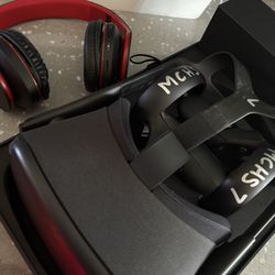 Oculus - Meta Quest With Headphones And Joysticks 