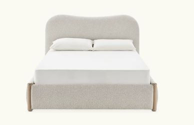 Rochelle Queen Storage Bed, (Performance Infinity) White Quartz Boucle,  Like New, Perfect Condition