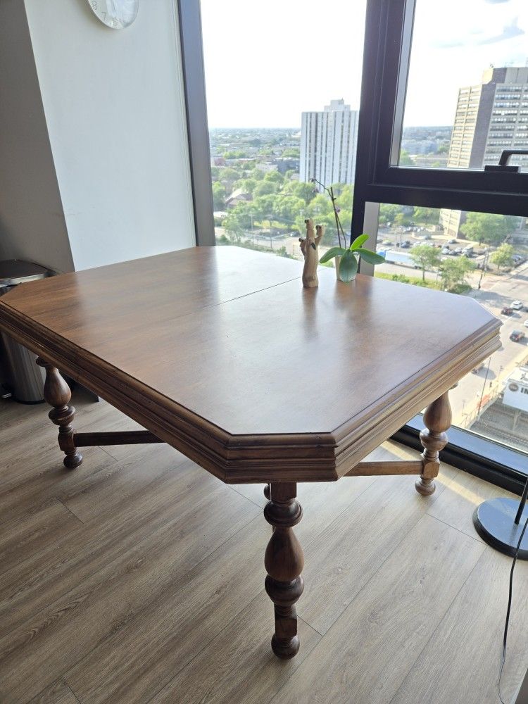 Dinning table with 4 chairs- 265$