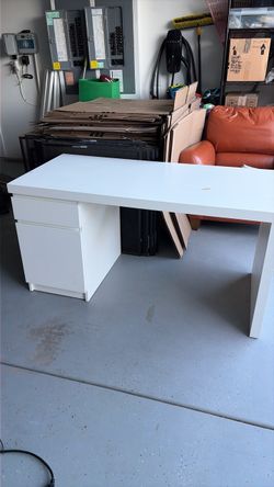 FREE ikea desk
