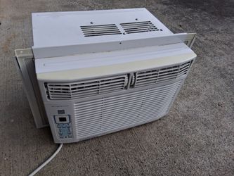 Window AC used 6000 BTU