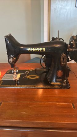 1954 Singer Sewing Machine in cabinet
