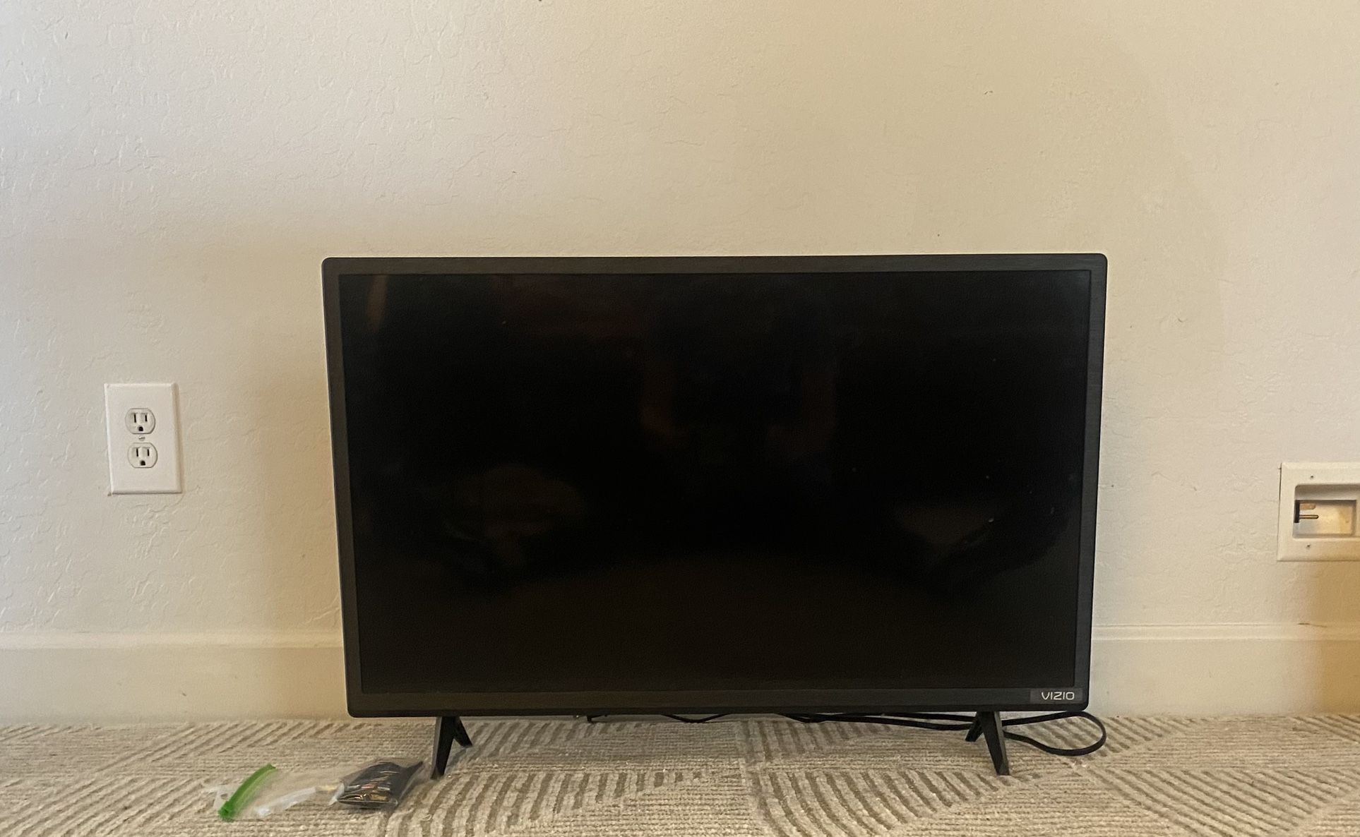 32” Vizio TV W/Remote 