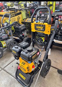 Dewalt 3400 PSI 2.5 GPM Gas Cold Water Pressure Washer with 208cc Engine