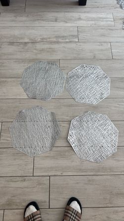 4 silver table mats