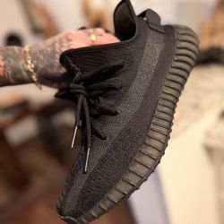 Wow 🤩 !! Onyx Yeezy Boost 350 ! Size 10 