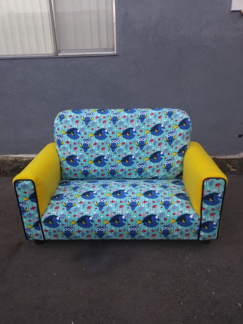 Finding dory kids loveseat(free delivery)