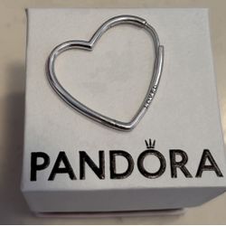 Pandora Pendientes de aro asimétricos con forma de corazón Plata de ley 