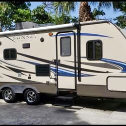 2014 Crossroads RV Sunset Trail Super Lite 24ft