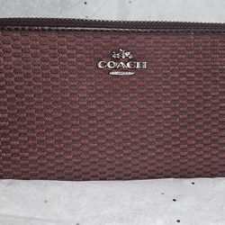 COACH WALLET BURGANDY ZIP AROUND