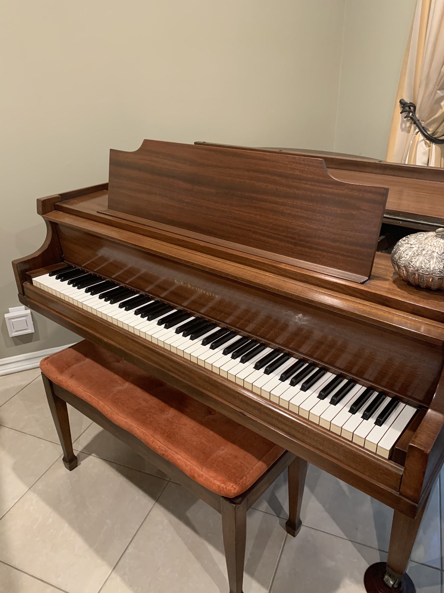 Piano for sale baby grand brown