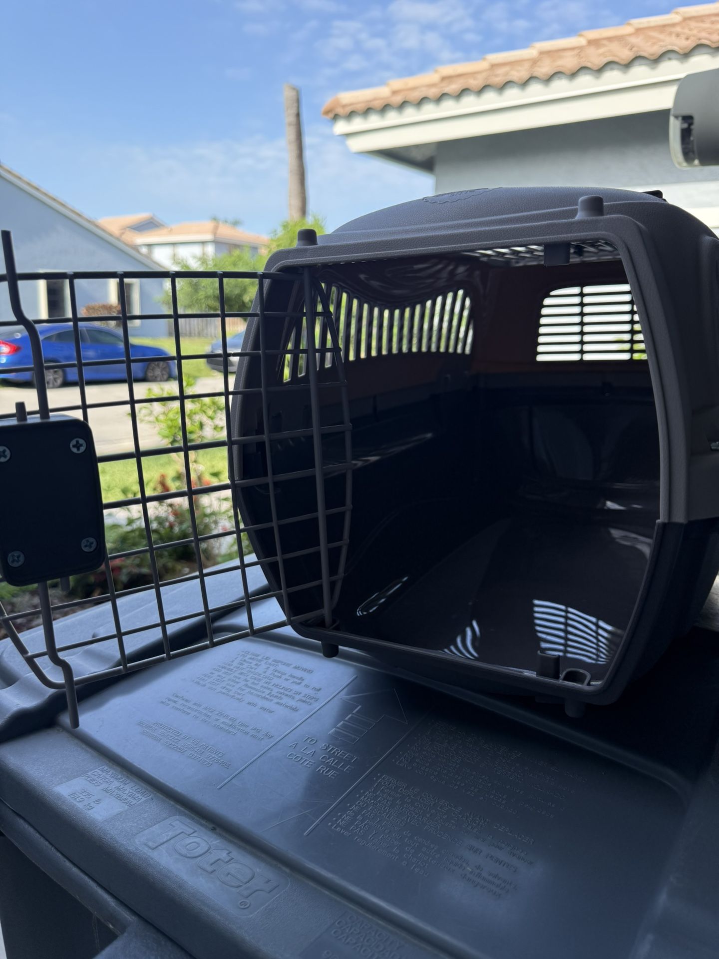 Pet Carrier/ Kennel