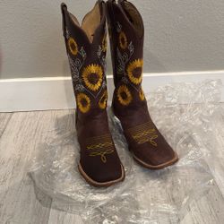 Size 8 Cowgirl Sunflower Boots