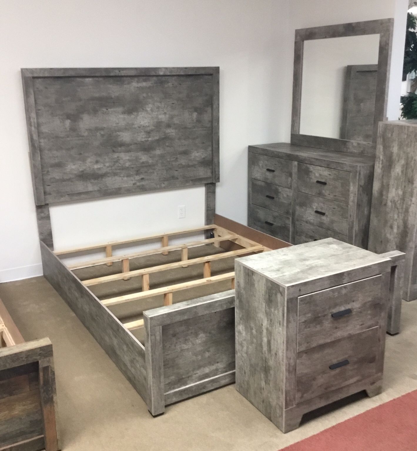 Six piece queen bedroom set