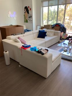 WHITE PLEATHER COUCH
