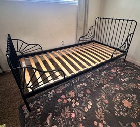 Toddler/twin bed
