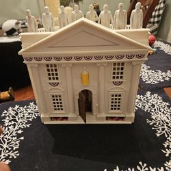 White House Playset With 9 Different Presidents.