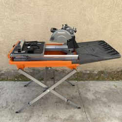 RIDGID 12 Amp 8 in. Blade Corded Wet Tile Saw w/Extended Rip **No Blade** **Needs New Tracking Wheel**