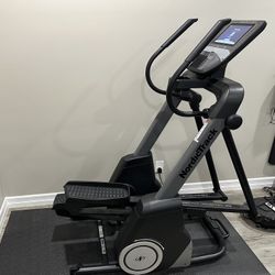 NordicTrack FS10i Freestride Trainer