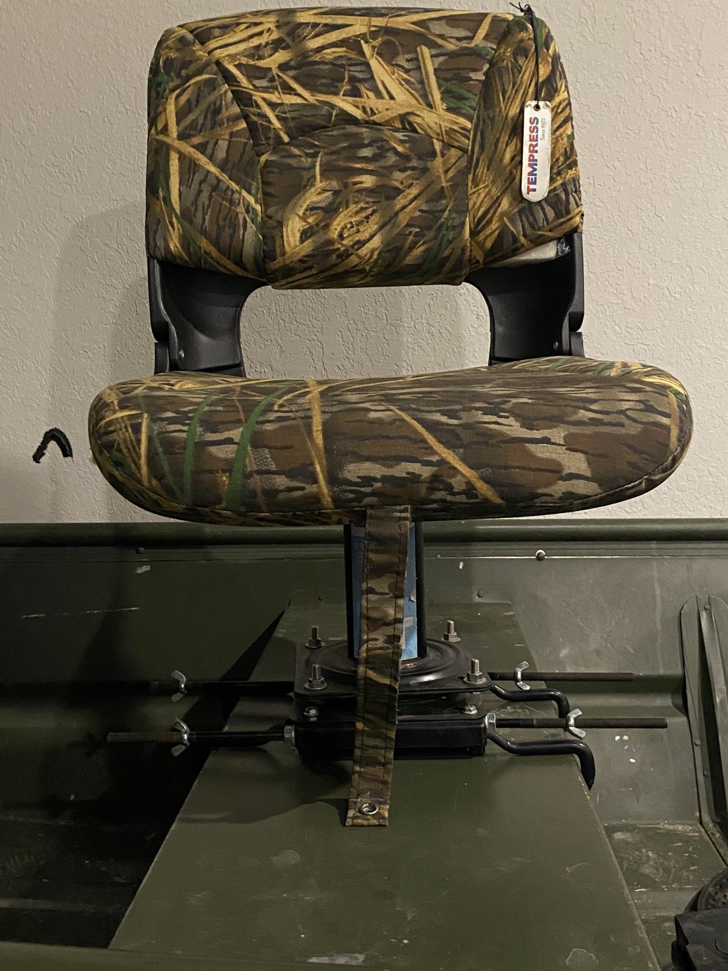 Boat chair with swivel mount