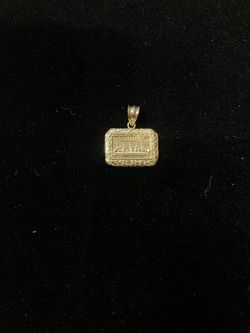 10k gold pendant #111411-2 MJ