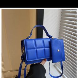 Fashionable Handbag With Card Holder