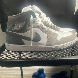 Jordan 1’s Mid Wolf Gray