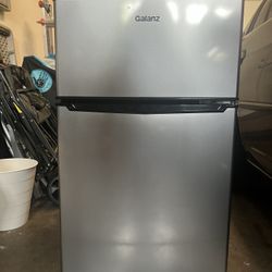 Galanz 3.1 Cu ft Two Door Mini Fridge with Freezer, Stainless, Estar, New