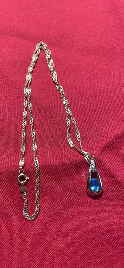 Ladies Gold Chaine With Pend 14 K 19 Inches Long