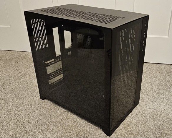 Lian Li Tempered Glass Mid Tower Case