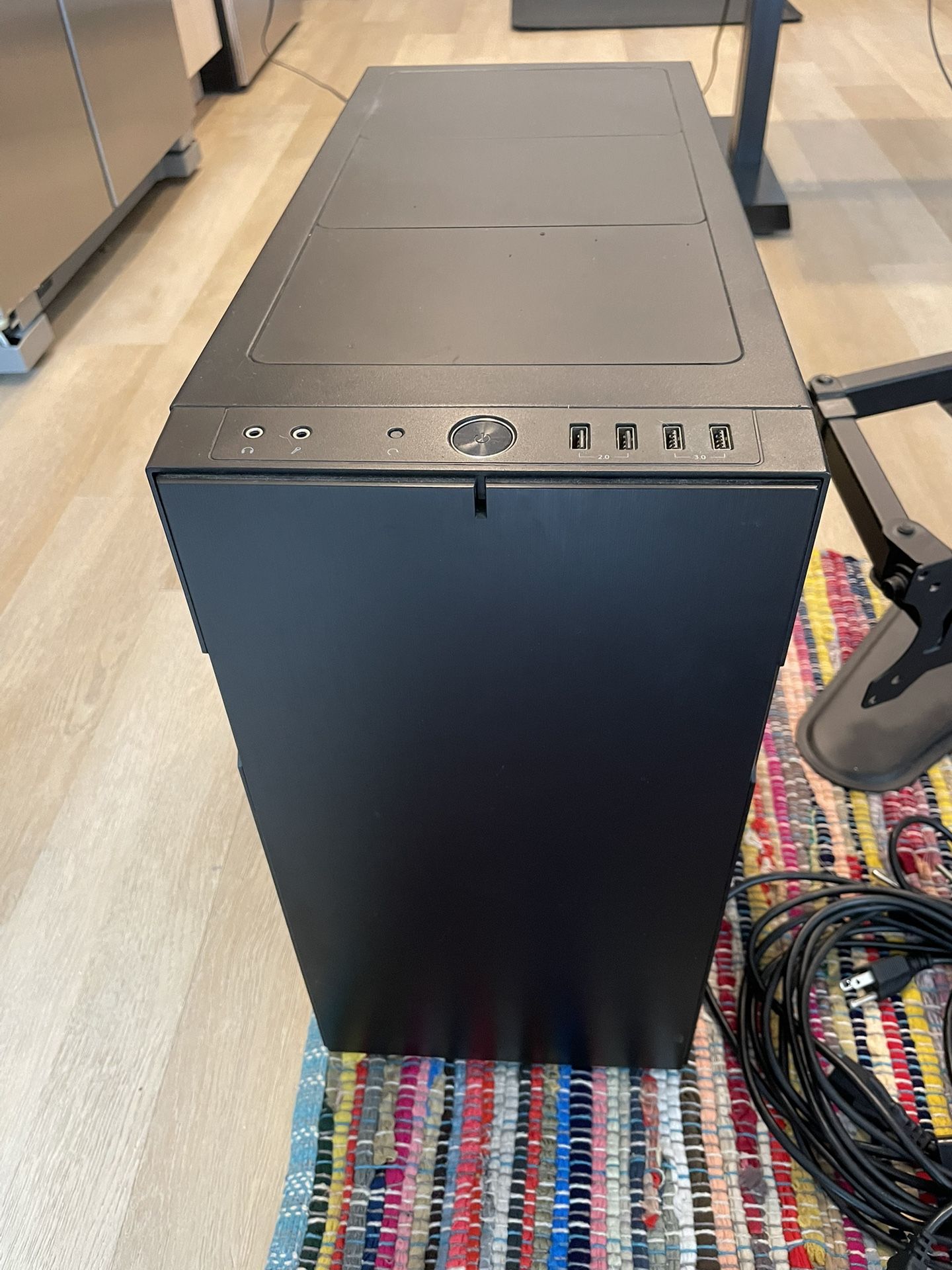 Custom Built Computer (Supports Up To 4 Monitors