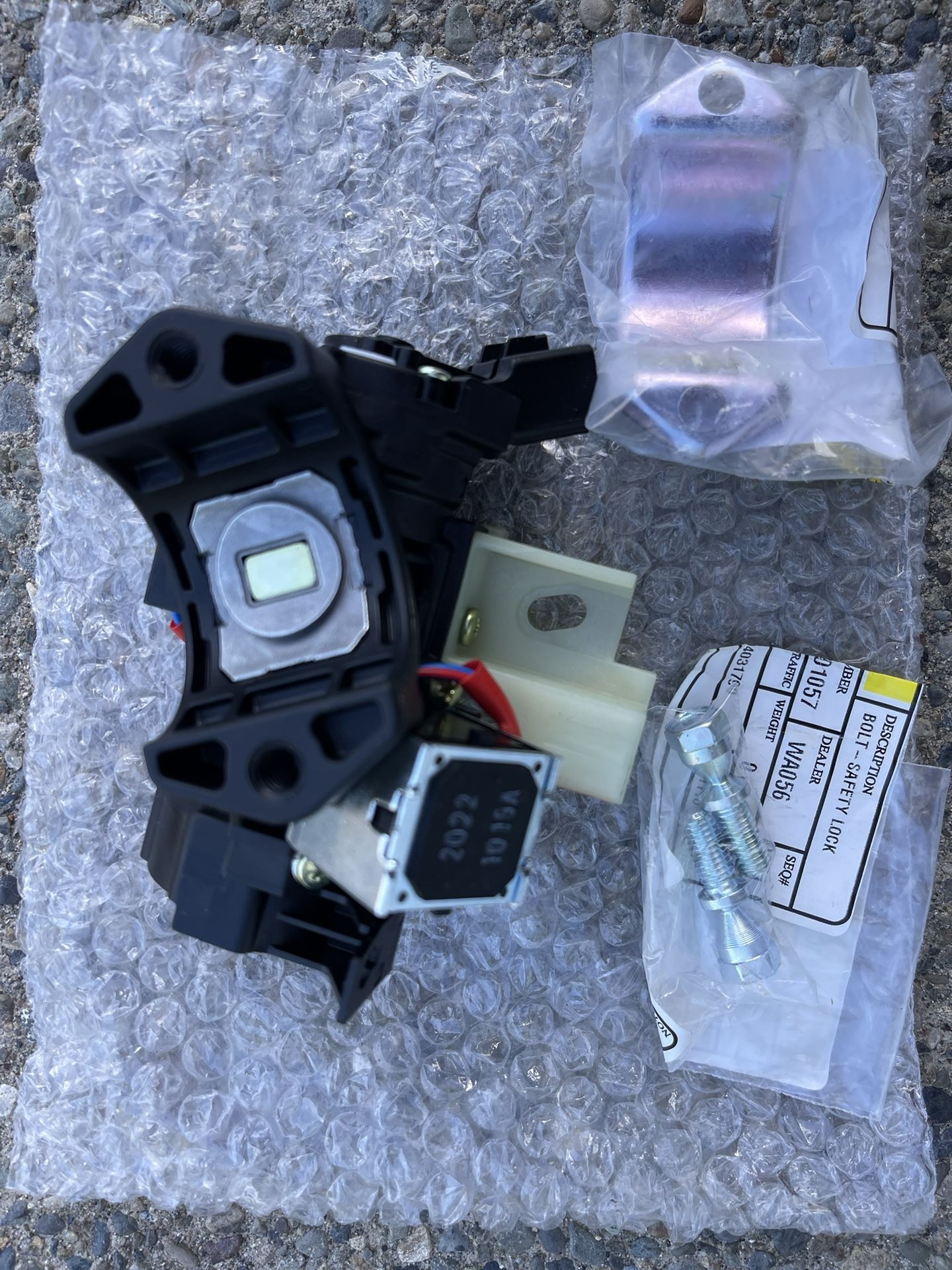 Genuine Kia Hyundai Ignition Housing 81910D3110 for Sale in Renton, WA