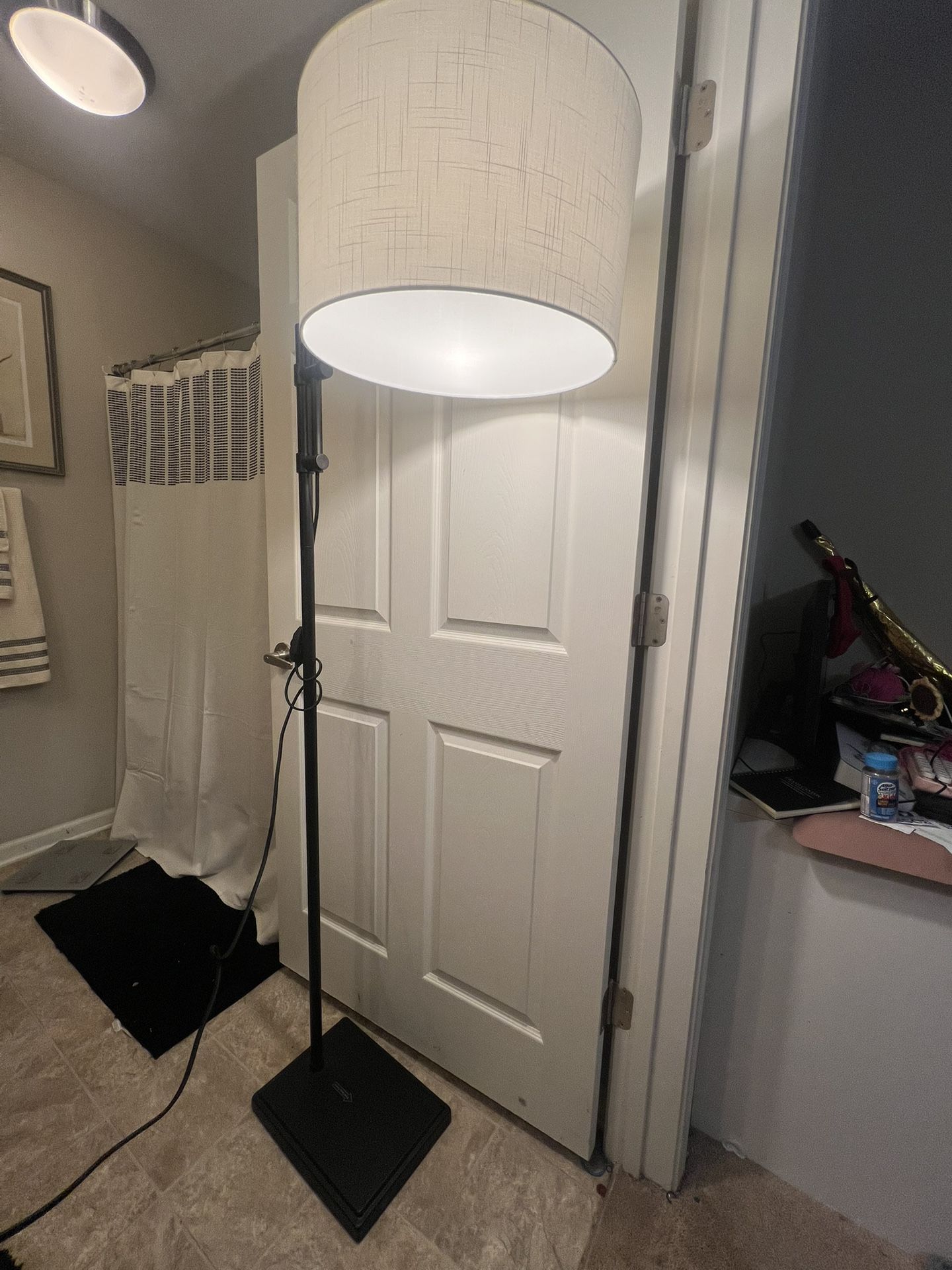 NEW Floor Lamp for Living Room, Adjustable light Standing Lamps with 350°