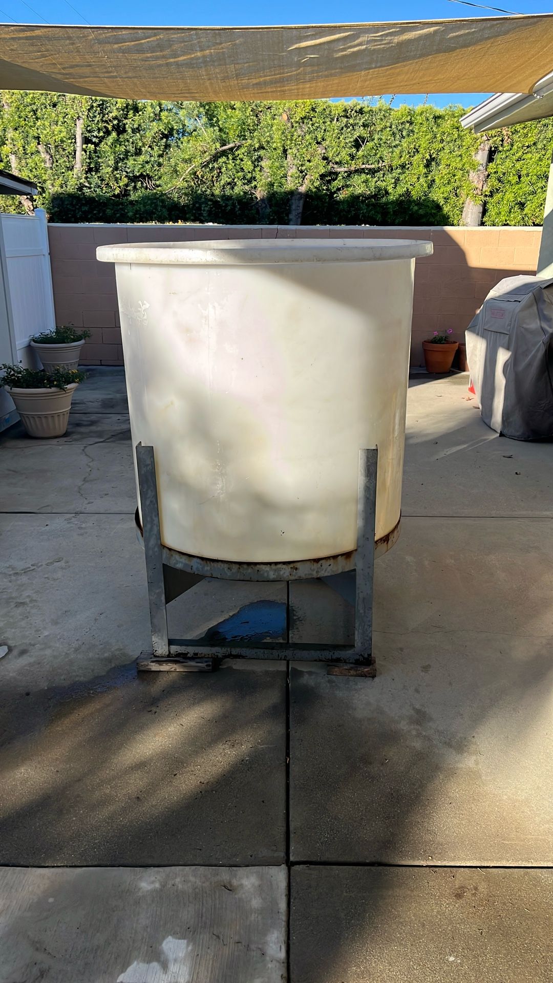 275 Gallon Water Tank With Stand 