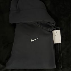 Nike Essential Pullover Hoodie – Black – Size Medium – NEW w/ Tags
